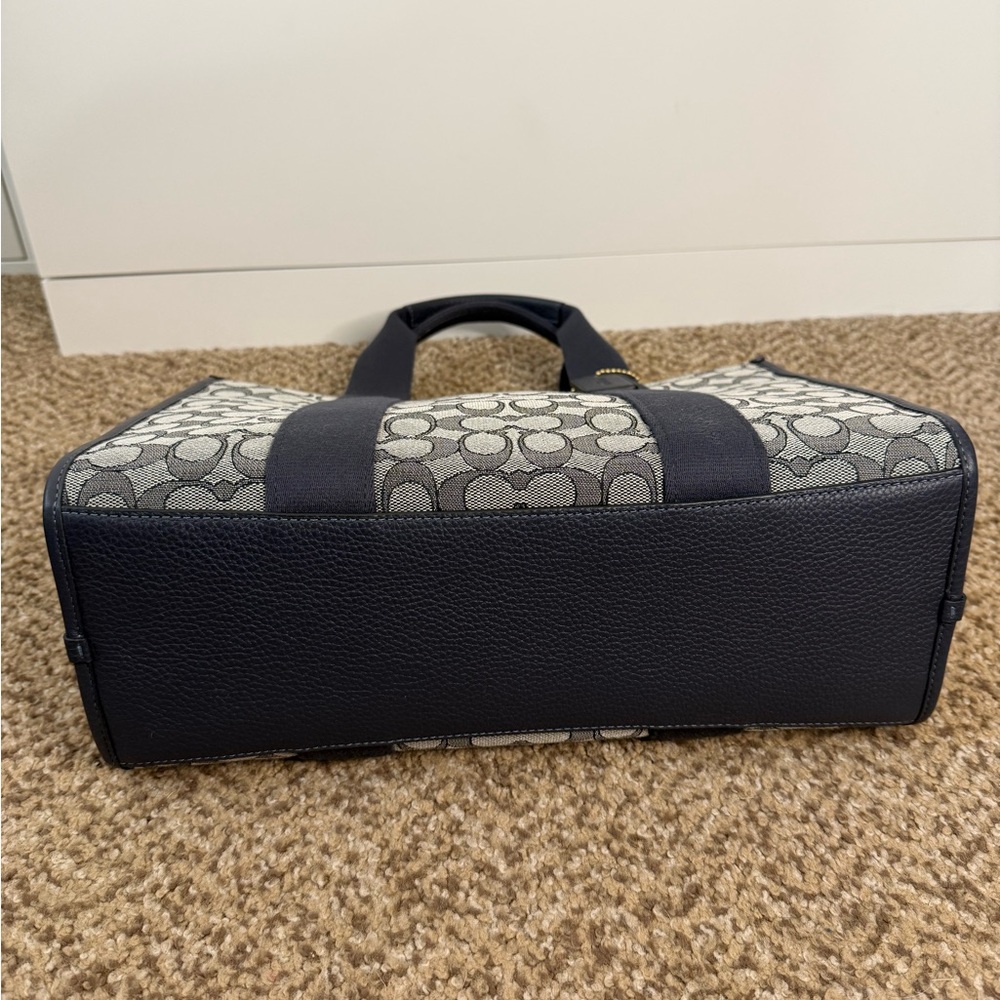 Coach Signature Canvas Tote Navy - Picture 7 of 12